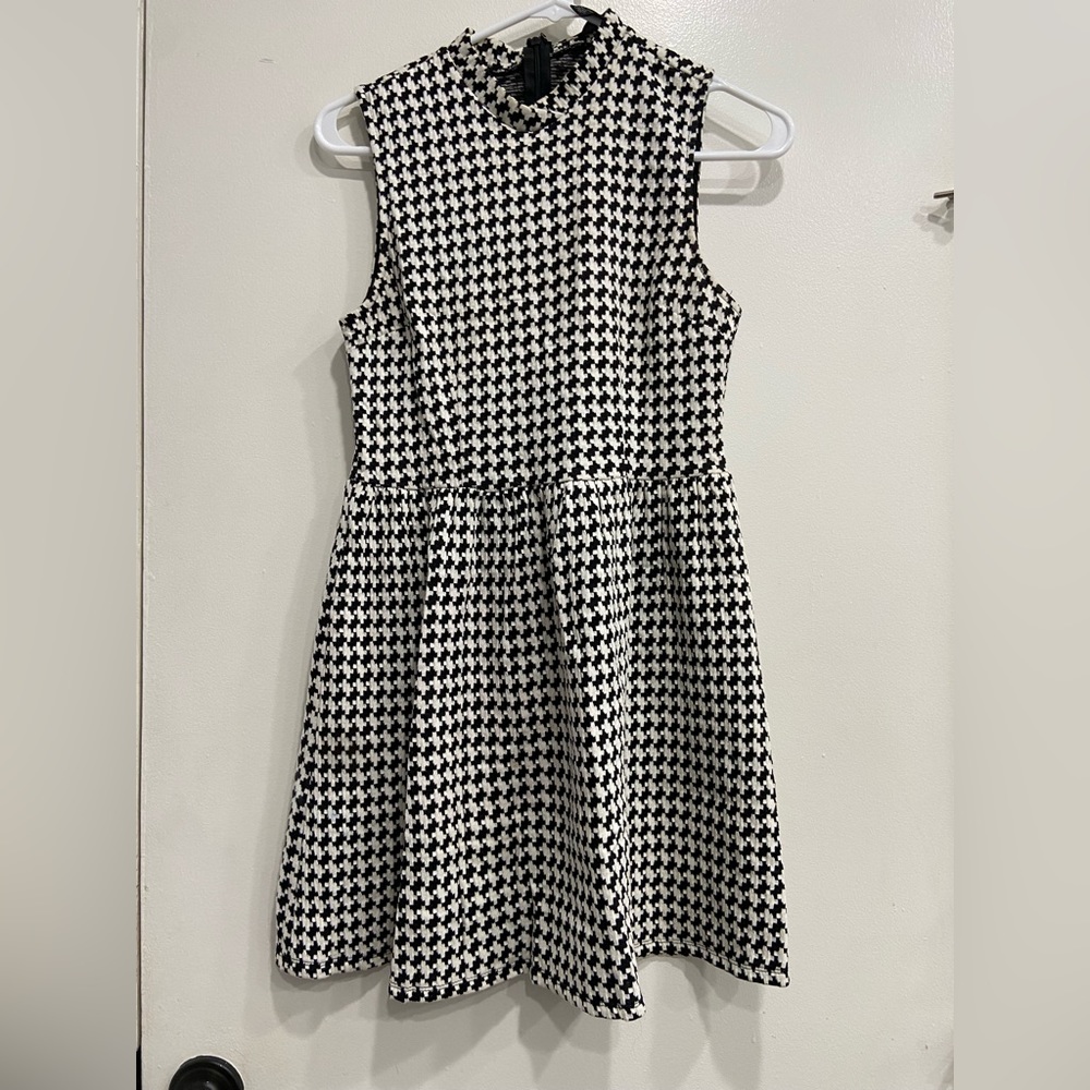 Houndstooth zipper back sleeves dress